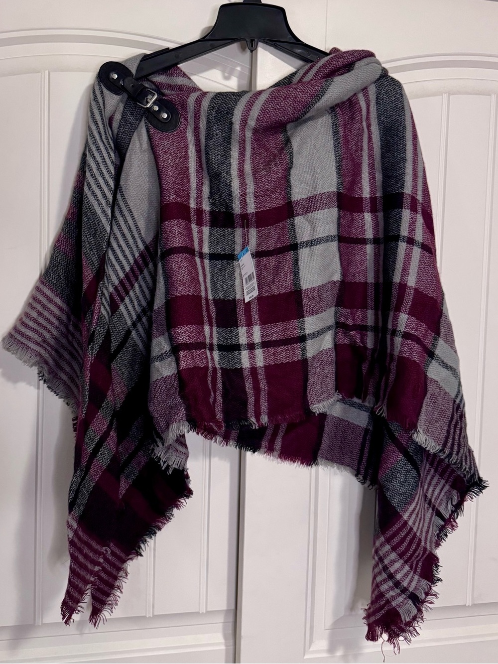 NWT Womenβs Tribeca Plaid Poncho Cape Burgundy Gray Black Fringe One Size